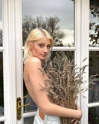 At least davina (17) and shania geiss (16) have long been part of the family. Https Www Promiflash De News 2018 05 31 Sarahs Angst Hat Soehnchen Alessio Papa Pietro Mehr Lieb Html 2018 05 31t23 49 00 02 00 Https Content4 Promiflash De Article Images Gallery2048 Sarah Lombardi Mit Einem Weissen Kleid Jpg Sarah