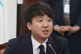 앵커 멘트 세월호의 선원들과 청해진해운 직원 상당수가 소속된 것으로 알려진 이른바 구원파, '기독교 복음 침례교회'의 예배장면을 kbs가 입수했습니다. ì„œìš¸ì‹ ë¬¸ ì•ˆì² ìˆ˜ å¥³ìƒí™©ì œ ê¹€ì¢…ì¸ ì‚¬ëª¨ì™€ ì°©ê° ì´ì¤€ì„ ìž˜ë¦¬ê² ë„¤ ì— æŽ ìœ ì¹˜