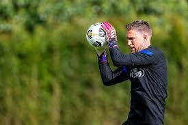 Everton have signed goalkeeper maarten stekelenburg from championship side fulham for an undisclosed fee. Vzn7hx9trwqf7m