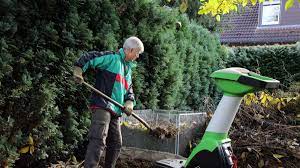 Einen guten häcksler finden sie unter anderem bei der marke makita. Hacksler Fur Den Garten So Funktionieren Walzen Und Messerhacksler Und Das Mussen Sie Bei Der Anwendung Beachten