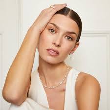 Laura Vann's Instagram, Twitter & Facebook