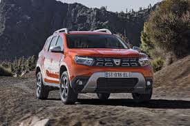 Nouvelle signature lumineuse à led, système multimédia avec écran tactile 8, design revisité, boîte de vitesses automatique edc, … des équipements inédits, un confort tout terrain ! Dacia Duster Facelift 2021 Die Automatik Kehrt Zuruck Auto Bild
