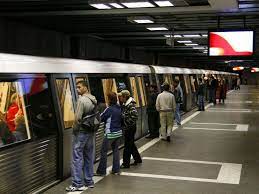 Primele imagini cu victima de la metrou. Imagini Èocante Momentul In Care Criminala De La Metrou IÈi Impinge Victima Pe Èine Romania Libera