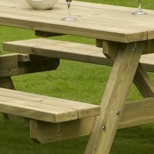 La fabrication de nos ensembles tables et bancs en bois sont construits à partir d'essences imputrescibles. Table Pique Nique 6 Personnes