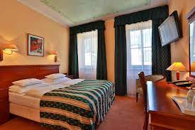 The bw meteor plaza is situated directly in the center of prague next to the palace hibernia, powder gate and the municipal house. Hotel Meteor Plaza Prague Prague Eu