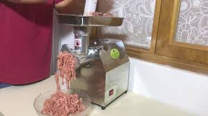 Masina profesionala pentru tocat carne detinata unitatilor de carmangerie, macelarii, restaurante si fast food. Masina De Tocat Carne Electrica Profesionala Inox 800w 150k Ora Mk 12 Youtube