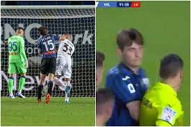 Marten de roon melengkapi proses transfernya ke atalanta, meninggalkan middlesbrough setelah alami degradasi premier league musim lalu. Video De Roon Pushes Ref After Sending Off For Punch Vs Milan