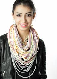 Die Strickkette aus 100 % Baumwolle, pastellfarben, bunte streifen, loop,  rundschal