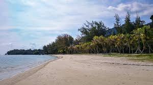 It actually transports visitors to a different world of fantasies and fables. Langkawi Strandguide Alle Strande Der Insel