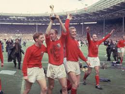 Diagnostican demencia a bobby charlton. 8 Of The Best Moments Of Bobby Charlton S Career 90min