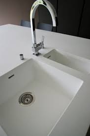 Plan De Travail Et Evier En Resine Krion Aucun Joint De Visible Facilite D Entretien Et Antibacterien Cuisine Evier En Resine Cuisine Cuisine Appartement