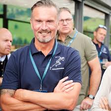 Christa kinshofer bringt aus erster ehe mit dem rosenheimer unternehmer reinhard güthlein ihre zwillingstöchter stephanie und alexandra (* 1992) mit in die patchworkfamilie, ihr mann drei kinder. Magdalena Neuner Facebook