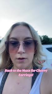 Farrah Barnes's Instagram, Twitter & Facebook