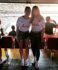 | sabrina kvist jensen, esposa de christian eriksen trata de ser calmada por simon kjaer.pic.twitter.com/kkzmh9cgu6. Sabrina Kvist Jensen Baby