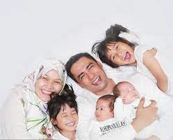 Sheikh muszaphar shukor, (born july 27, 1972, kuala lumpur, malay.), malaysian orthopedic surgeon who became the first malaysian to go into space. Pic Family Album Courtesy Dr Sheikh Muszaphar Fanclub Facebook
