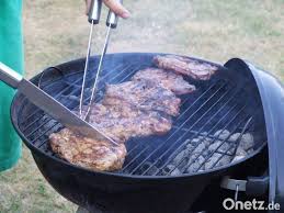 Im vorteil sind die bewohner von freistehenden einfamilienhäusern oder auch reihenhäusern, solange der abstand zum nachbarn groß genug ist. Mit Den Grill Regeln Durch Den Sommer Onetz