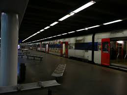 Rer C Gare De Porte Maillot Correspondance Avec La Ligne 1 Du Metro Versailles Chantier Sncf Train Train Electrique