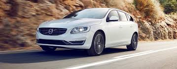 Der volvo v60 kombi erhält 2013 insgesamt einen dynamischeren auftritt, dessen selbstbewusstsein durch das größere markenlogo unterstrichen wird, sowie ein aufgewertetes interieur. Volvo V60 Infos Preise Alternativen Autoscout24