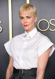 She was raised on a farm outside the city. Charlize Theron At 2020 Oscars Nominees Luncheon In Hollywood 01 27 2020 Hawtcelebs