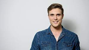 Ocak 2017'de constantin schreiber , tagesschau ve nachtmagazin'in erken ve hafta sonu baskılarını yönettiği. Marhaba Ard Constantin Schreiber Geht Zur Tagesschau N Tv De