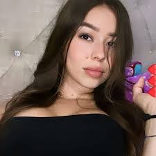 Laura Borbon's Instagram, Twitter & Facebook