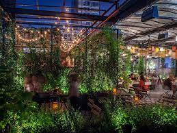 Because new york city fire codes are so strict, i don't specify grills or fire features for rooftop gardens. Best Rooftop Gardens And Urban Farms In Nyc Including Gallow Green