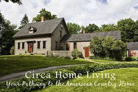 Center chimney cape.with wrap around porch. 55 Center Chimney Capes Ideas Colonial House New England Homes Primitive Houses