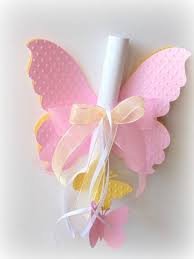 Aquí te explicamos cómo hacer mariposas para decorar tu hogar de manera sencilla y económica, no tendrás que gastar gran cantidad de tiempo ni de dinero. Invitacion En Forma De Mariposa Para Bautizo O Comunion Manualidades Butterfly Invitations Invitaciones Baby Shower Tissue Paper Flowers