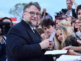Leone d'oro a guillermo del toro, charlotte rampling migliore attrice cala il sipario sulla 74esima edizione del festival del cinema la scollatura vertiginosa di claudia gerini a venezia claudia gerini è arrivata ieri alla mostra internazionale del cinema di venezia per presentare il suo. Mostra Del Cinema Di Venezia 2017 Tutti Gli Aggiornamenti Corriere It