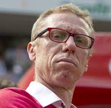 Stöger halen taraftarlar ve takım tarafından destekleniyordu; Trainer Peter Stoger Fur Koln Wird Es Sehr Schwer In Der Bundesliga Welt