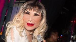 March 13, 1947) is an american former race car driver.she competed in the indycar series, with eleven cart and five indy racing league starts to her name. Destrozan A Lyn May Por Pintura En La Que Aparece Con La Virgen De Guadalupe Erizos