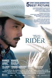 Chloé zhao betrachtet lächelnd ihren oscar. The Rider Film Wikipedia