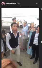 Meskipun sudah berusia 29 tahun namun ia masih terlihat awet muda. Adik Miller Khan Aliff Alli Khan Resmi Nikah Lagi Evelin Nada Anjani Hadiri Pernikahannya Di Bali Tribun Solo