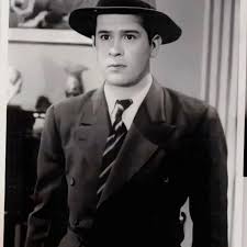 🔥 ¡El villano que todos amamos odiar! 🔥 Si viste cine mexicano, seguro  sentiste escalofríos con su mirada. Arturo Martínez, con casi 200 películas  en su historial, no solo fue un actor;