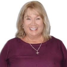 Lorraine Mcmanus's Instagram, Twitter & Facebook