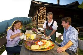7 almen im nationalpark gleich vom hotel aus in kurzer zeit erwanderbar nach dem motto raus aus der huettenwirtstür, rein ins wandervergnügen die gesunde regionale und unverfälschte küche 250 m2 wellness auf 2 etagen mit dem ruhebereich himmelgucker Salzburg Grossarltal Wandererlebnisosterreich