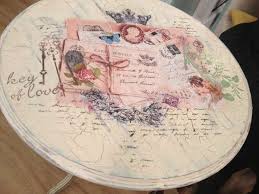 Dekupaj Teknigi Kullanilarak Ahsap Sehpa Yenileme Degistirilmis Siseler Fikirler Desenler