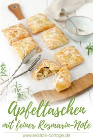 Rezept Fur Leckere Apfeltaschen Mit Rosmarin Aus Falschem Blatterteig Schnell Und Einfach Selbstgemacht Www Seaside Apfeltaschen Lebensmittel Essen Rezepte