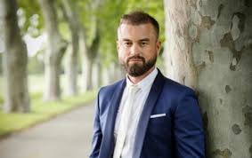 Mariés au premier regard est classé dans la catégorie documentaires. Matthieu Maries Au Premier Regard Je Ne Vais Pas Etre Paye Pour Qu On Me Presente La Femme De Ma Vie