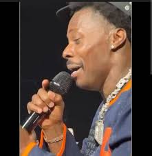 Back to back with Ralph and you would be hard pushed to say which one is  singing