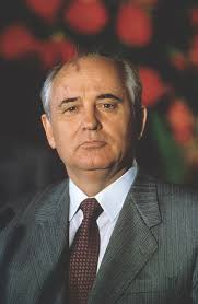 Michail gorbatschow warnt davor, dass ein krieg in der ukraine bei einer eskalation unweigerlich in einem atomkrieg enden würde. Michail Gorbatschow