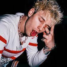 Machine gun kelly released four mixtapes between 2007 and 2010 before signing with bad boy records. Machine Gun Kelly Youtube