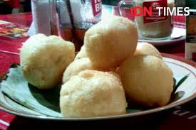 Pasalnya dengan uang rp 10 ribu, wisatawan. Kuliner Khas Kudus Nikmatnya Getuk Nyimut Ditemani Secangkir Kopi