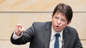 Un sicario de 15 años dispara al senador colombiano Miguel Uribe, que se  encuentra en estado crítico | Onda Cero Radio