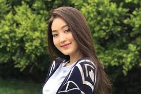 Cewekbanget | menjual segala macam kebutuhan cewek, yang bakal bikin kamu jadi cewek banget yang gak kebangetan. 3 Gaya High Fashion Kekinian Natasha Wilona Dengan Knee High Boots Semua Halaman Cewekbanget