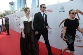 We would like to show you a description here but the site won't allow us. Birce Akalay And Sarp Levendoglu Magnum Altin Kelebek Odulleri Magnum Golden Butterfly Awards June 22 2014 Famousfix