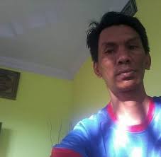 Kaki Panjang Dan Tubuh Seakan Cicak, 'Objek' Menempel Di Batu Timbulkan  Tanda Tanya Warganet Tapi ada yang cakap ni cuma mainan kanak-kanak ?