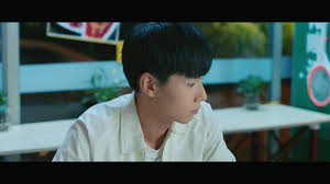 Soğuk bir karakter gibi görünüyor, ama aslında kendini iyi ifade. A Love So Beautiful Episode 2 Chinese Dramas