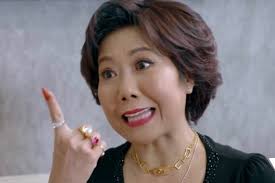 Bóng hồng làng hài có biệt danh do Chí Trung đặt, lấy chồng kém 9 tuổi, vào  phòng đẻ vẫn được gọi đi quay phim