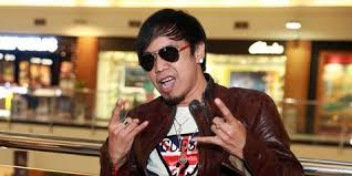 Download lagu d radja terbaru 2019 dan streaming kumpulan lagu d radja terbaru 2019 mp3 terbaru gratis dan mudah dinikmati, video klip d detail d radja terbaru 2019 mp3 dapat kamu nikmati dengan cara klik tombol download mp3 di bawah, dan untuk link download lagu d radja. Ingat Main Pertama Kali Di Synchronize Fest 2019 Ian Kasela Ada Yang Pakai Baju Seringai Nyanyi Lagu Radja Kapanlagi Com